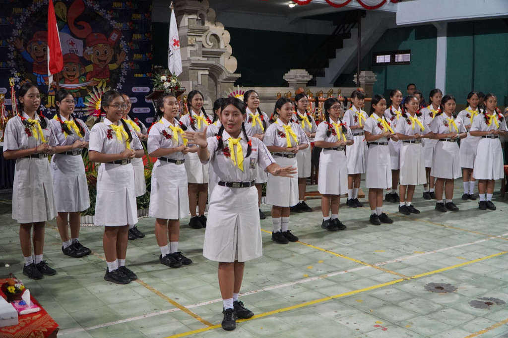 Paduan Suara Meriahkan Pembukaan JUMBARA PMR VI PMI Badung 2025 di Desa Dalung